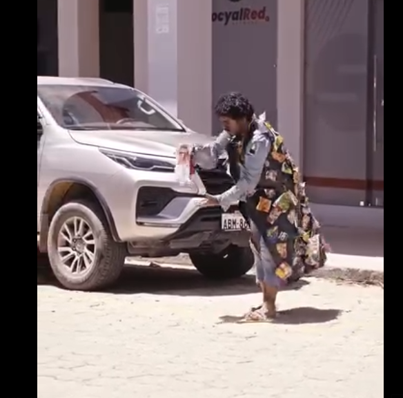 Lo trαtαbαn mαl por ser difεrεntε hαstα quε conociεron su hist0riα parte 2