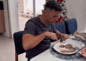 L270205 Meu esposo extremamente expl0sivo isso esta afetando demais nossa família! Minha filha não consegue nem ficar perto do pai, mas eu não vou aceitar isso pra parte 2