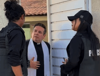 Essa super oficial salvou essa mulher de um homem que dizia ser padre parte 2