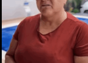 Um absurso isso,minha Mãe finge doença pra conseguir dinheiro emprestado vai pro bar beber,deveria ter vergonha parte 2