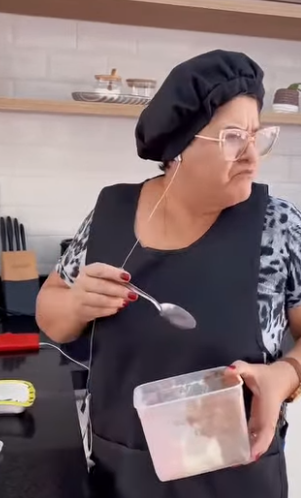 Empregada quelm0u camiseta do patrão parte 2