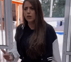 Consegui um ótimo emprego minha Mãe quer me obrigar ficar em casa cuidando do meu irmão,eu não posso aceitar isso PARTE 2