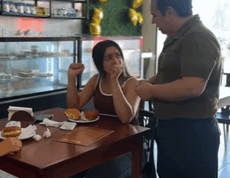 Tirava parte da comida da amiga fazia acreditar que era assim que lhe tinham servido parte 2