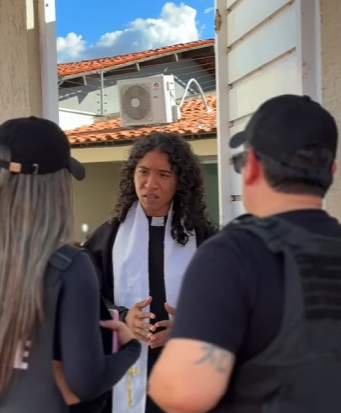 Ele se passava por padre pra isso parte 2