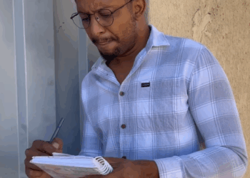 O patrão leu o bilhete da filha da empregada e ficou sem palavras! O que ele fez vai te emocionar! parte 2