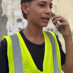 Ela pegou celular emprestado da vizinha descobriu que ela era amante do seu pai parte 2