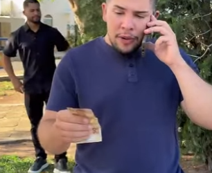 Milionário da lição em jovem arrogante que desprezava mãe part2