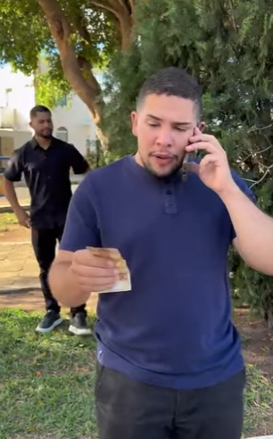 Milionário da lição em jovem arrogante que desprezava mãe part2