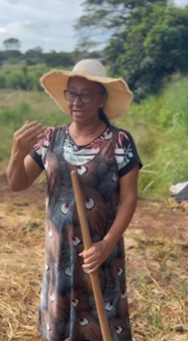 O filho levou a namorada para casa para conhecer a mãe, mas a mãe foi malvista por causa de sua posição social parte 2