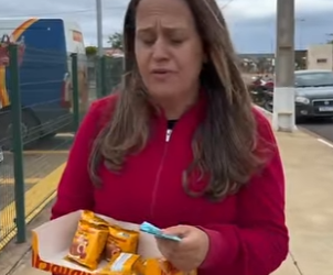 Uma simples vendedora de doces deu maior lição da vida um empresário parte 2