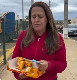 Uma simples vendedora de doces deu maior lição da vida um empresário parte 2