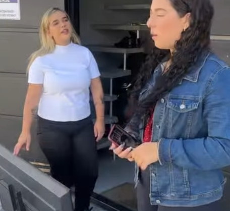 Ela preferiu jogar fora sua TV do que dar pra sua vizinha parte 2