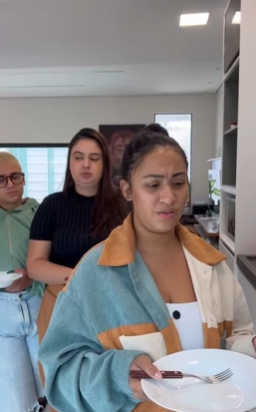 Ela testou comida das amigas dessa maneira você não vai acreditar no que aconteceu parte 2
