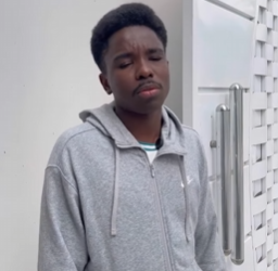 Toda vez que ela ia fazer uma macarronada em casa, as amigas tinham que ajudar com reais parte 2