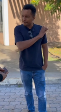 Vendedora ambulante da show honestidade ganha grande recompensa! parte 2