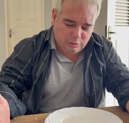 L2507002 Filha trata pai assim aprende uma grande licao part2