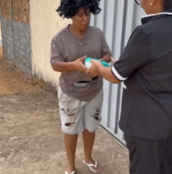 L2409004 Patroa se desfaça de mendigo para testar funcionár part2