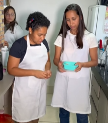 L2609003 Patroa generosa tira fome de seus funcionários que parte 2